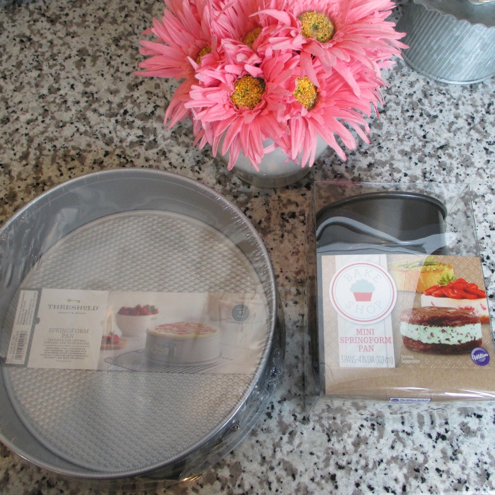 *NWT* Steel Spring-form Pans, 1 Large and 3 Mini